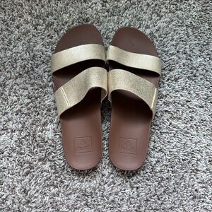 Reef Vista Cushion Sandals in gold